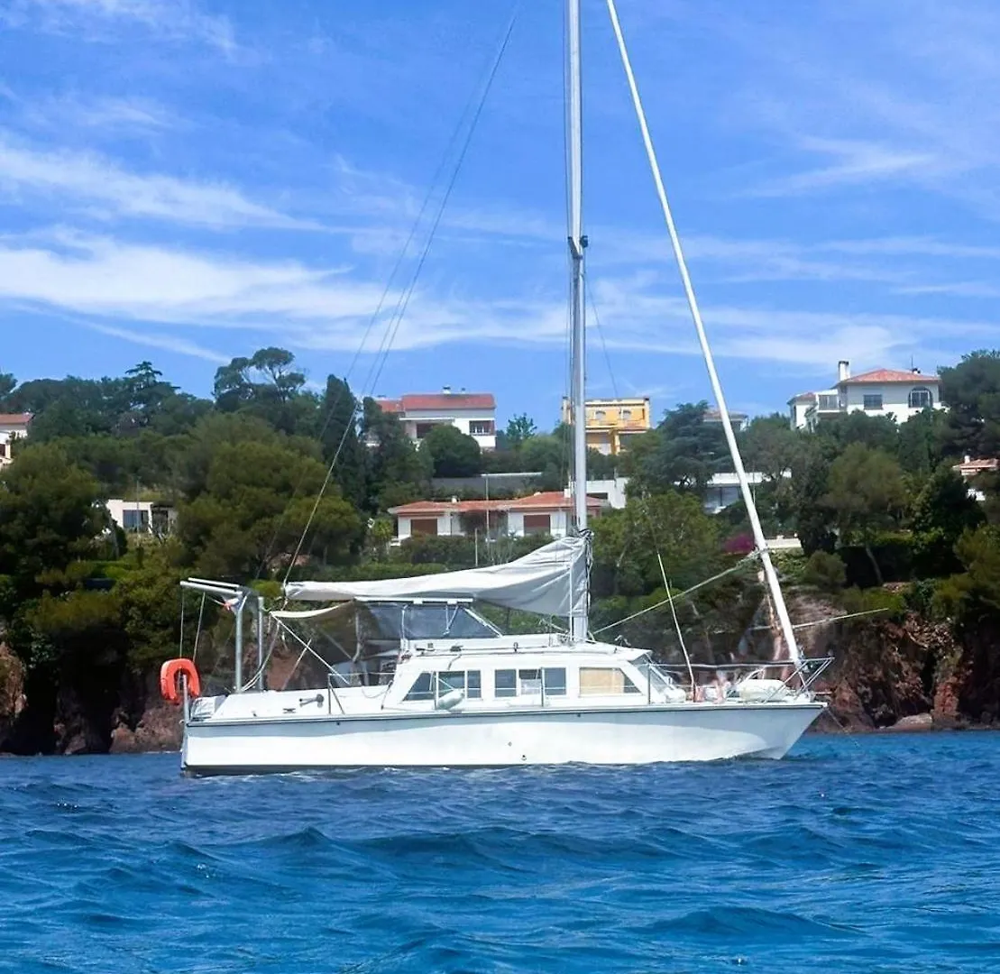 Botel Hotel Bateau Logement Catamaran Aventure - Dormez Sur L'Eau Saint-Raphaël