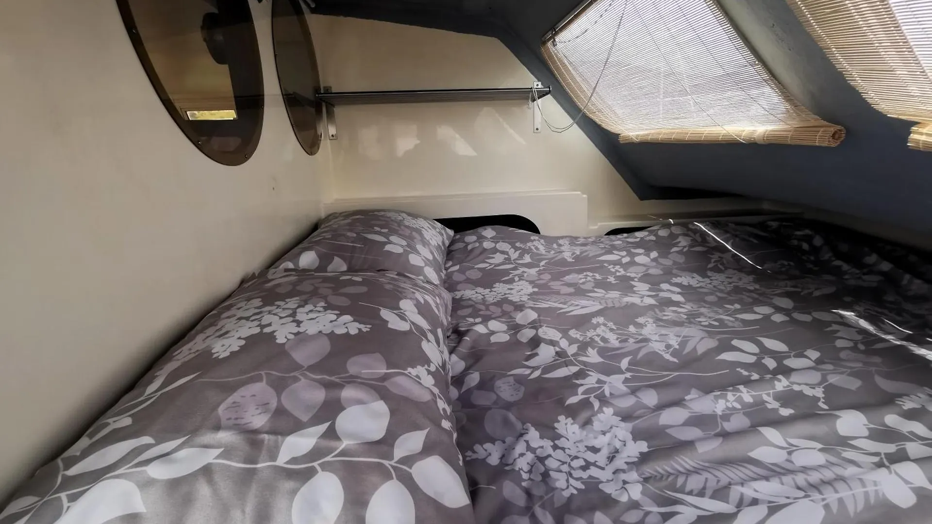 Hotel Bateau Logement Catamaran Aventure - Dormez Sur L'Eau Saint-Raphaël Botel